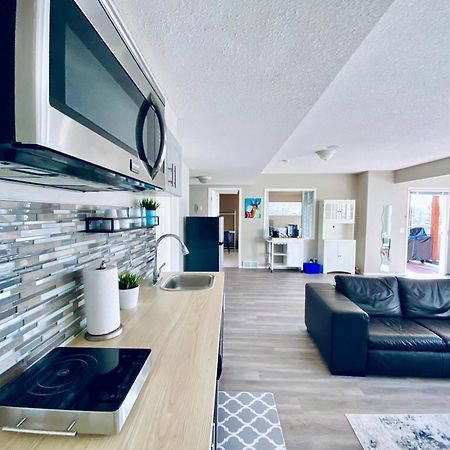 Private, Spacious, & Bright Home YYC Exteriér fotografie