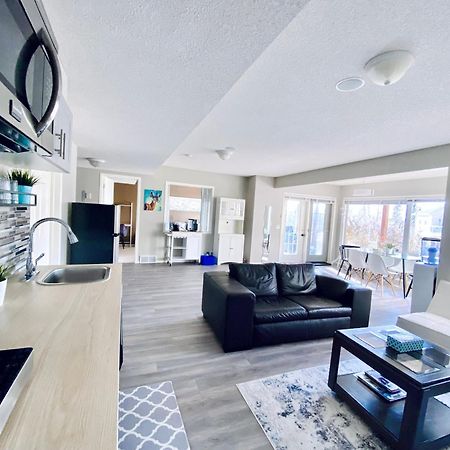 Private, Spacious, & Bright Home YYC Exteriér fotografie