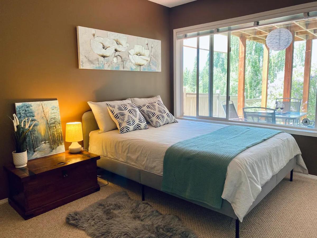 Private, Spacious, & Bright Home YYC Exteriér fotografie