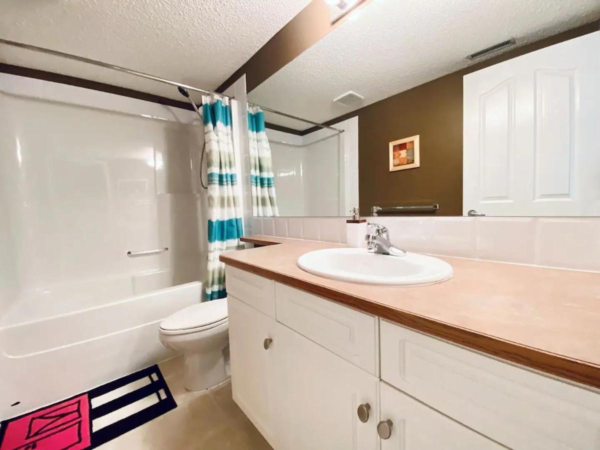 Private, Spacious, & Bright Home YYC Exteriér fotografie