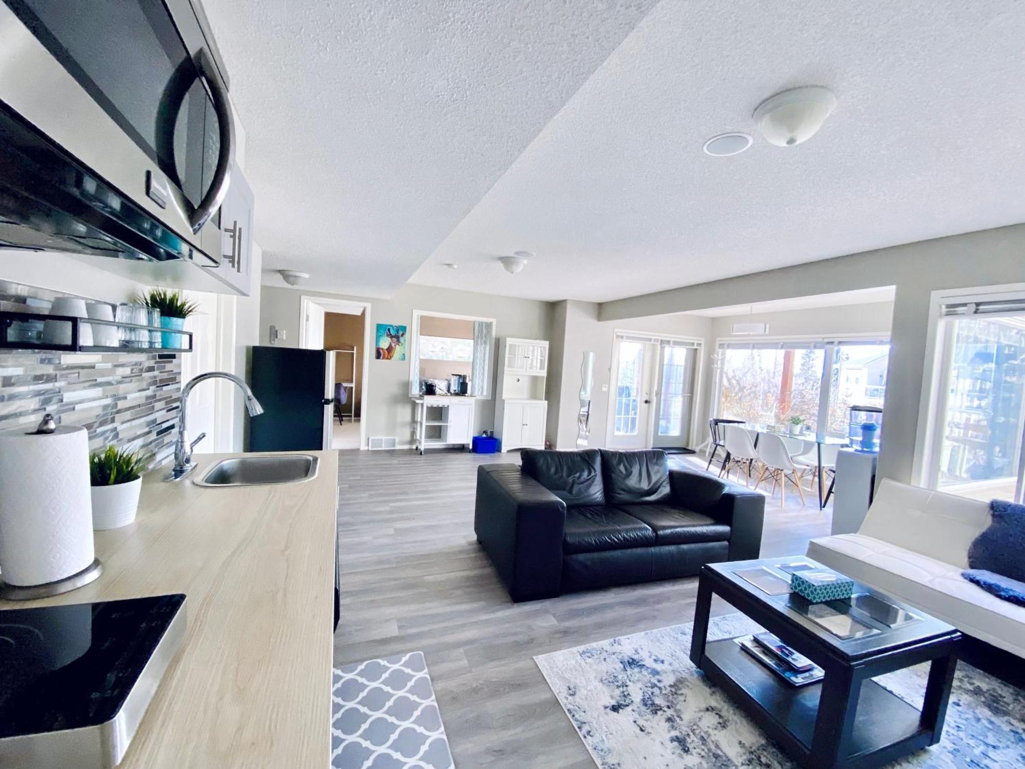 Private, Spacious, & Bright Home YYC Exteriér fotografie